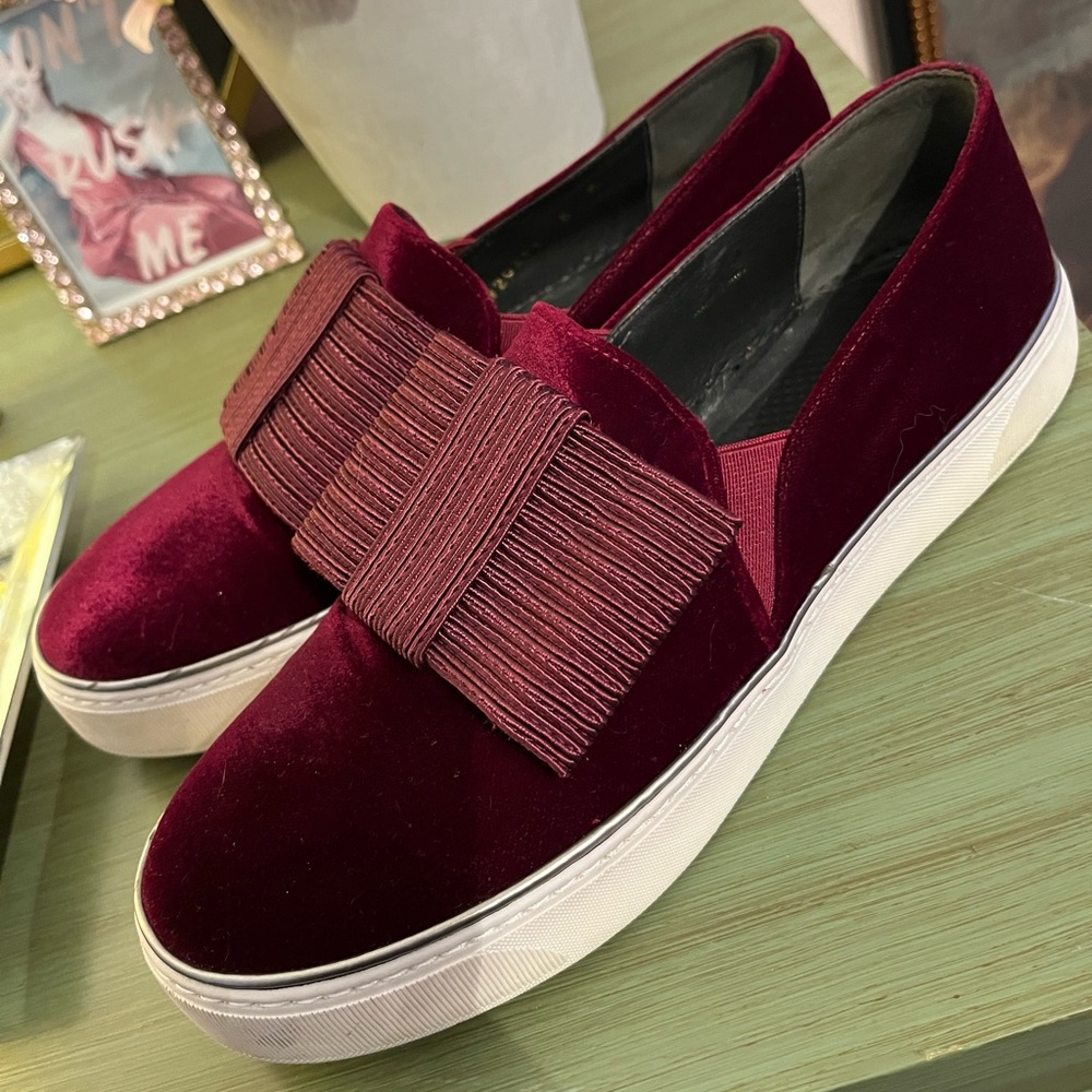 EUC Stuart Weitzman Slip-on Sneakers